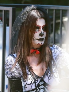 Sandra-Bullock-Halloween-Costume-2013-15
